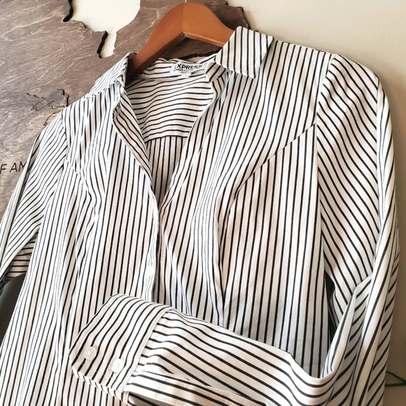 EXPRESS Striped Ultimate Essential Button Down Top - Picture 3 of 11
